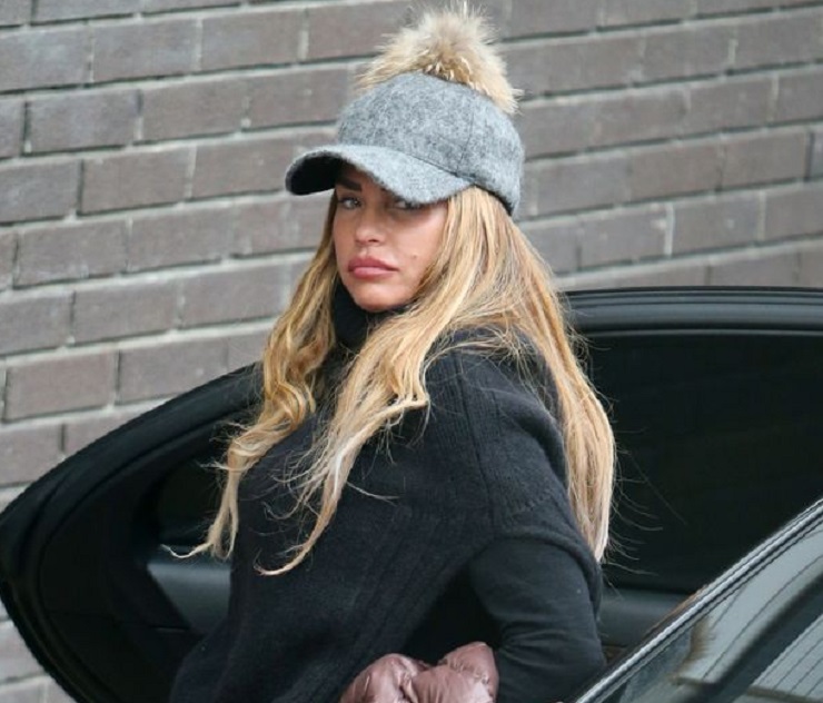 Katie Price has even Bigger lips as she unveils brand new look
