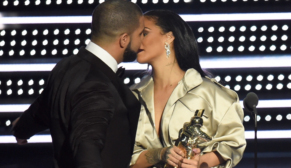 Rihanna, Drake and Jennifer Lopez Love Triangle Lives on at the 2017 Grammys