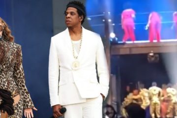 Beyonce and Jay Z Run after Fan RUSHES the Stage