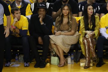 Beyonce’s reaction to a Woman talking to JAY-Z is a Must-See